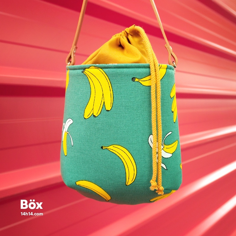 Böx | 2019

Sac bandoulière pensé pour être unique, confortable et pratique.
À chaque modèle, un nouveau style !
Format compact & tenue semi-rigide. Il protège l’essentiel et se referme d’un geste grâce à son lien coulissant intégré.